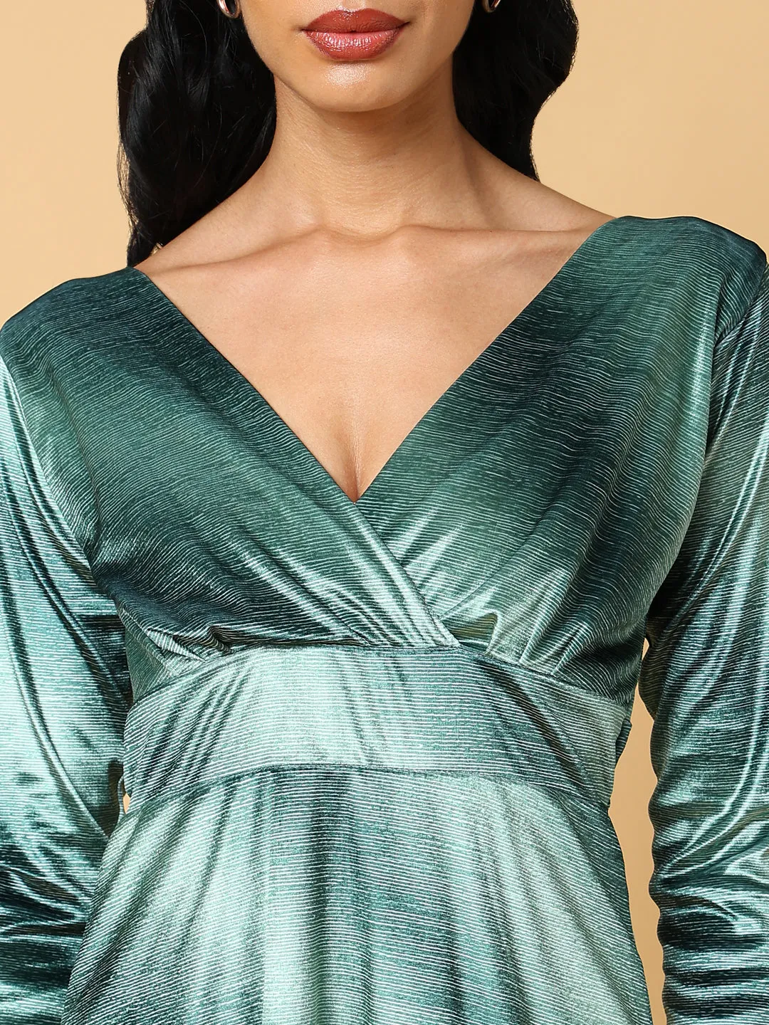 Women Green Tie & Dyed V-Neck Fit and Flare Dress